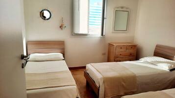 2 Schlafzimmer, Bügeleisen/Bügelbrett, Bettwäsche