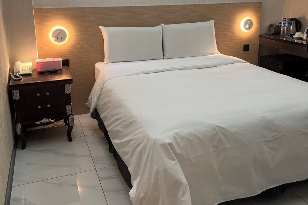 Standard Room | Premium bedding, down comforters, desk, blackout drapes