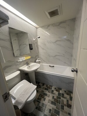 Standard Room | Bathroom - Ya Dou Hotel (New Taipei City)