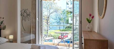 1 slaapkamer, een strijkplank/strijkijzer, wifi, beddengoed