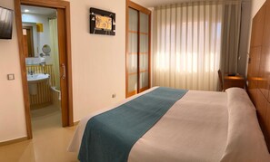 经典双人房或双床房, 城市景观 | 办公桌、隔音、免费 WiFi