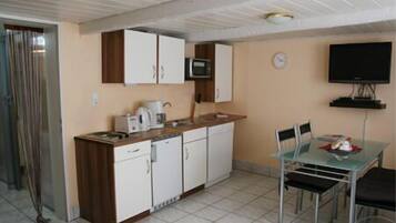 Kühlschrank, Mikrowelle, Geschirrspüler