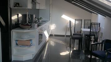 Kühlschrank, Mikrowelle, Herdplatte