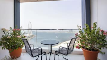 Apartamento de diseño, balcón, vistas al mar | Balcón