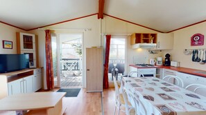 Kjøleskap, mikrobølgeovn, ovn og oppvaskmaskin