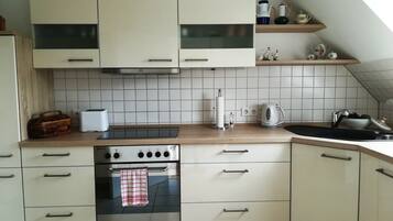 Kühlschrank, Herdplatte, Geschirrspüler