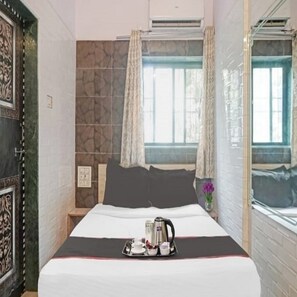 Standard Room | Premium bedding, in-room safe, free WiFi, bed sheets - Hotel Metro Palace Resort (Khalapur)