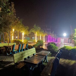 32-inch LED TV with satellite channels - Hotel Metro Palace Resort (Khalapur)