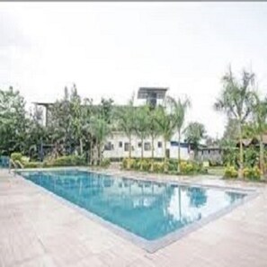 Indoor pool - Hotel Metro Palace Resort (Khalapur)