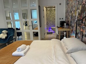 1 bedroom, desk, iron/ironing board, free WiFi - Pop Art Luxury Room Marylebone  (London)
