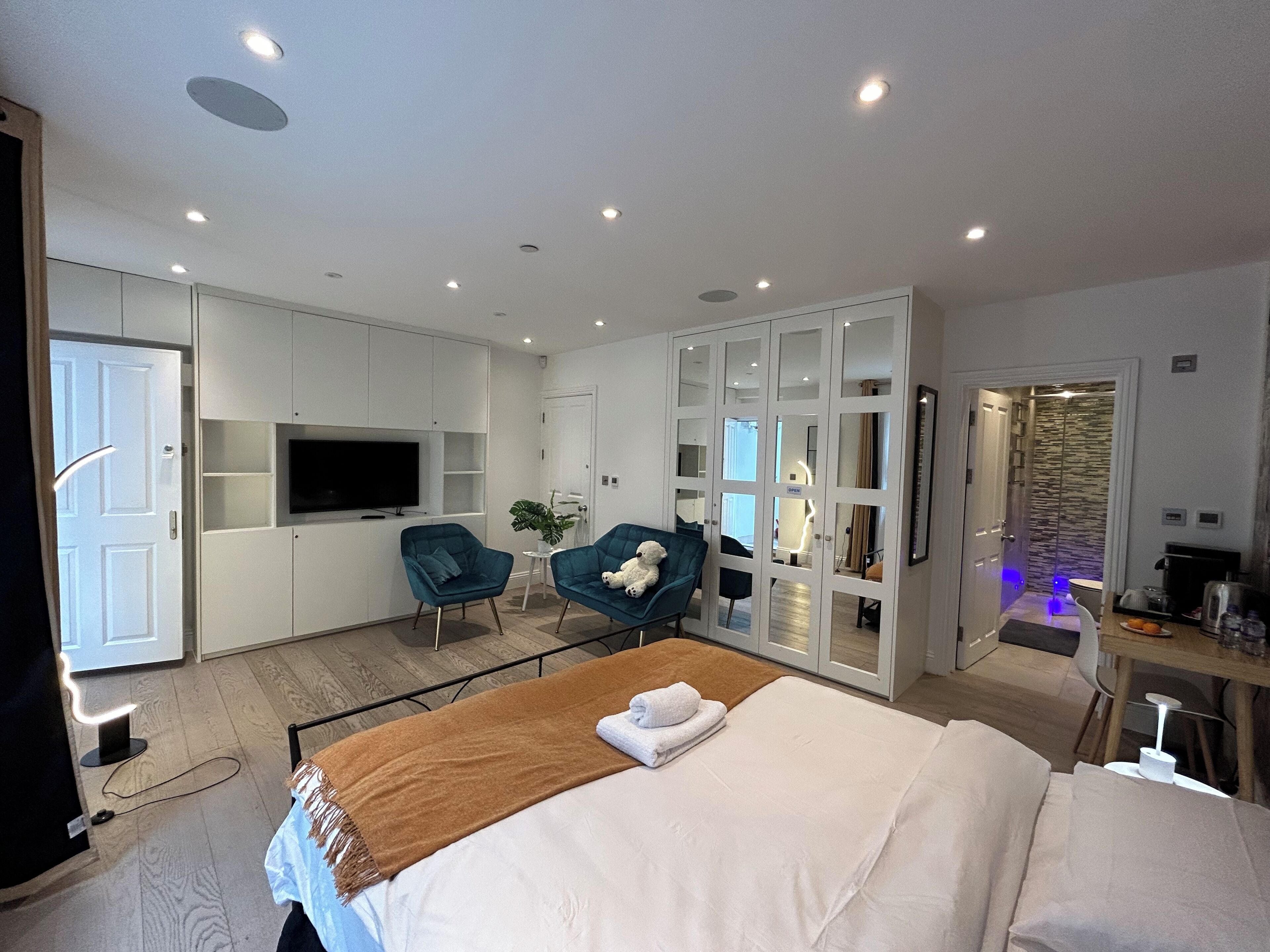 1 多间卧室、办公桌、熨斗/熨衣板、免费 WiFi