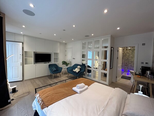 1 chambre, bureau, fer et planche à repasser, Wi-Fi gratuit