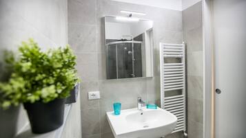 Apartemen Premium | Kamar mandi | Pengering rambut
