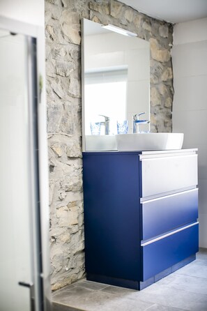 Classic Apartment | Bathroom | Hair dryer - Casa di Bruno (Alta Valle Intelvi)