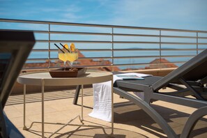 Exclusive Apartment | Terrace/patio