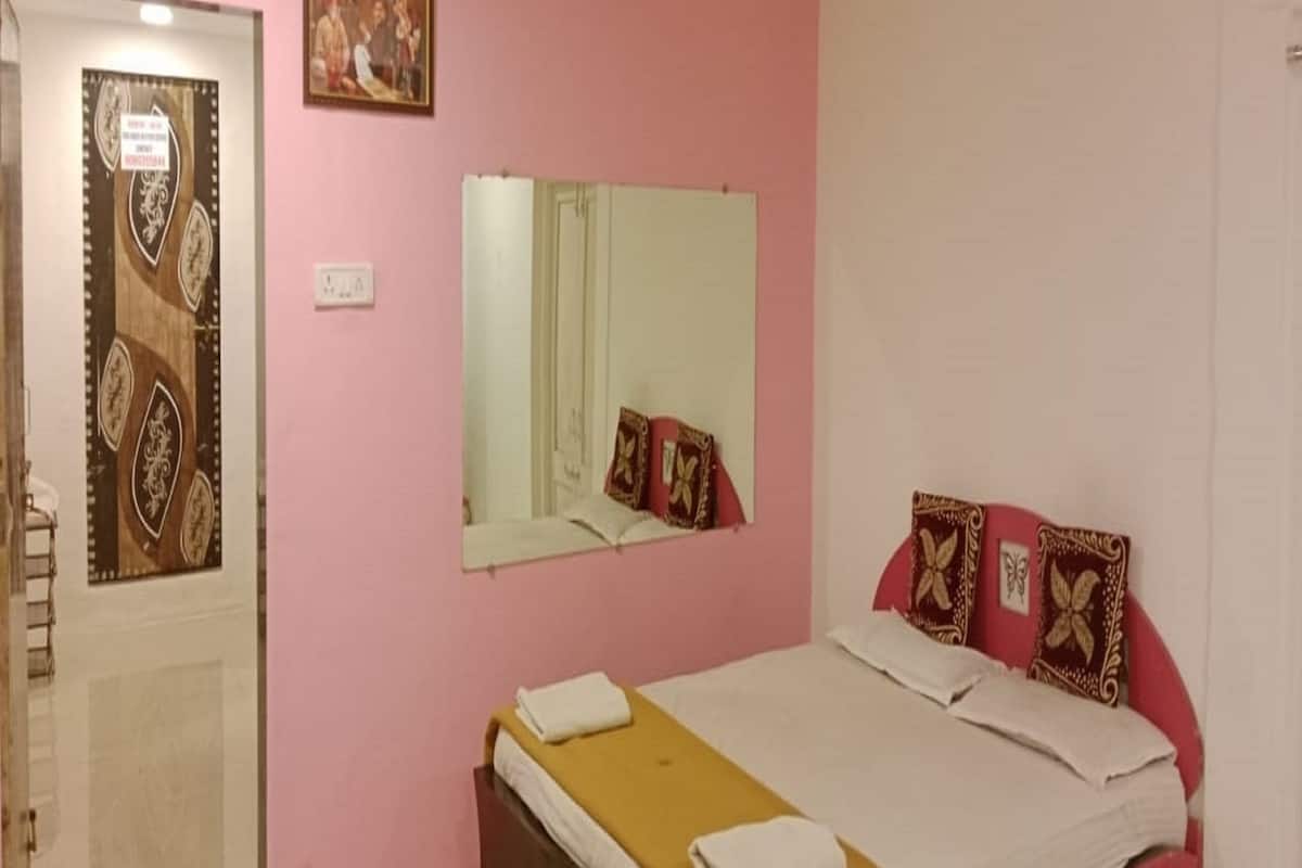 Standard Room, 1 Bedroom | 1 bedroom, premium bedding, in-room safe, bed sheets