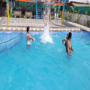 Standard Room, 1 Bedroom | Living area | 32-inch LED TV with satellite channels - Hotel  Mumbai Garden Resort (Khalapur)