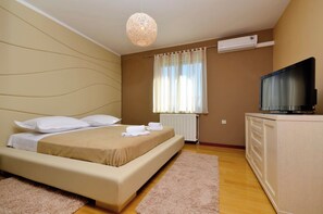 5 Schlafzimmer, Bügeleisen/Bügelbrett, kostenloses WLAN, Bettwäsche