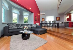 TV, fireplace - Villa Marina with pool (Makarska)