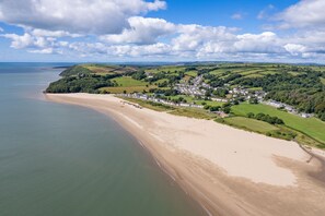 Beach - Charming Farmhouse Retreat with Stunning Views (St Clears)