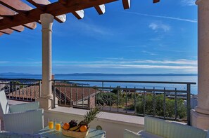 Property grounds - Villa Vikki with pool and seaview (Makarska)