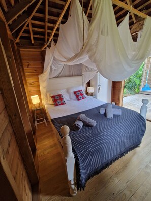 2 عدّة غرف نوم ومكواة/لوح كي وواي فاي وملاءات أسرّة