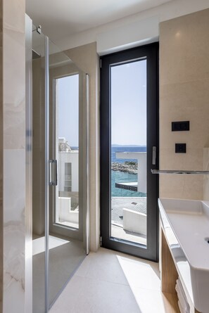 Shower, hair dryer, towels, toilet paper - Luxury Villa Luce, right on the beach (Potomje)