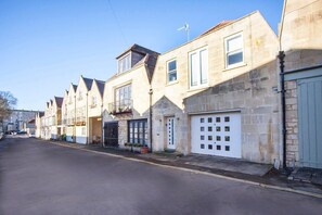 Exterior - Spacious Georgian Coach House & Parking (TCH) (Bath)