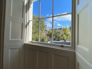 A room with a window overlooking a street with buildings and parked cars. - Stunning, Bath Townhouse, City Centre (AS) (Bath)
