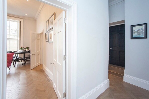 Interior - Stylish City Centre Apartment (MSB) (Bath)
