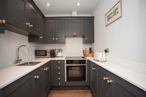 Fridge, microwave, oven, stovetop - Stylish City Centre Apartment (MSB) (Bath)