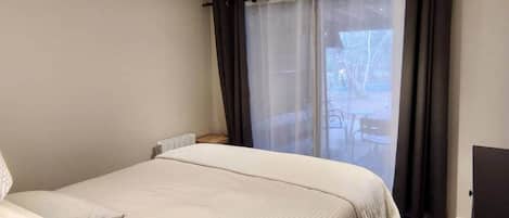 5 bedrooms, iron/ironing board, free WiFi