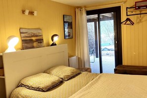 5 bedrooms, iron/ironing board, free WiFi