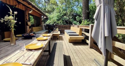 Grande maison en bois rénovée au pied du lac, Marina Boucane 2