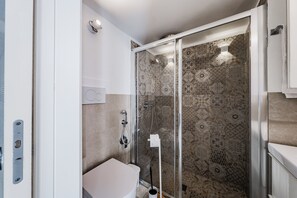 Shower, hair dryer, bidet, towels - Holiday Apartment in Puglia for a couple (Polignano a Mare)
