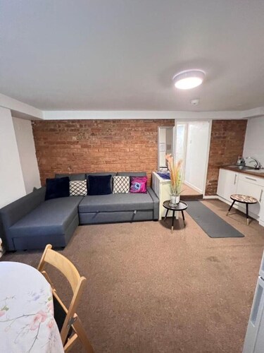 Comfortable Modern Home, Self Catering Flat, Newly refurbished,  free parking