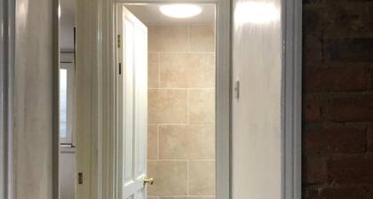 Comfortable Modern Home, Self Catering Flat, Newly refurbished, free parking