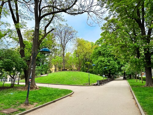 Prime Spot - 2BR -1.5BTH - Next to Nevsky Church