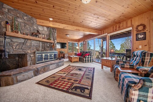 Holliday House w/ Game Room