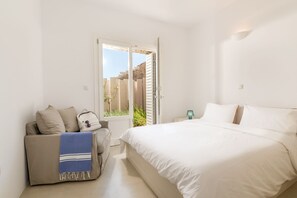 7 bedrooms, iron/ironing board, free WiFi, bed sheets
