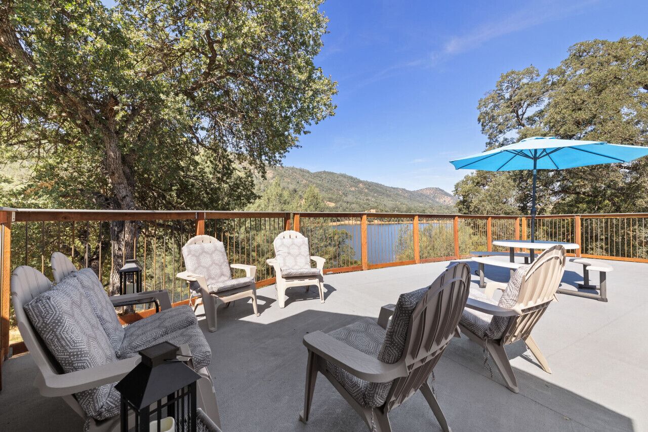 Rick's Lakehouse Retreat-Don Pedro Lakefront
