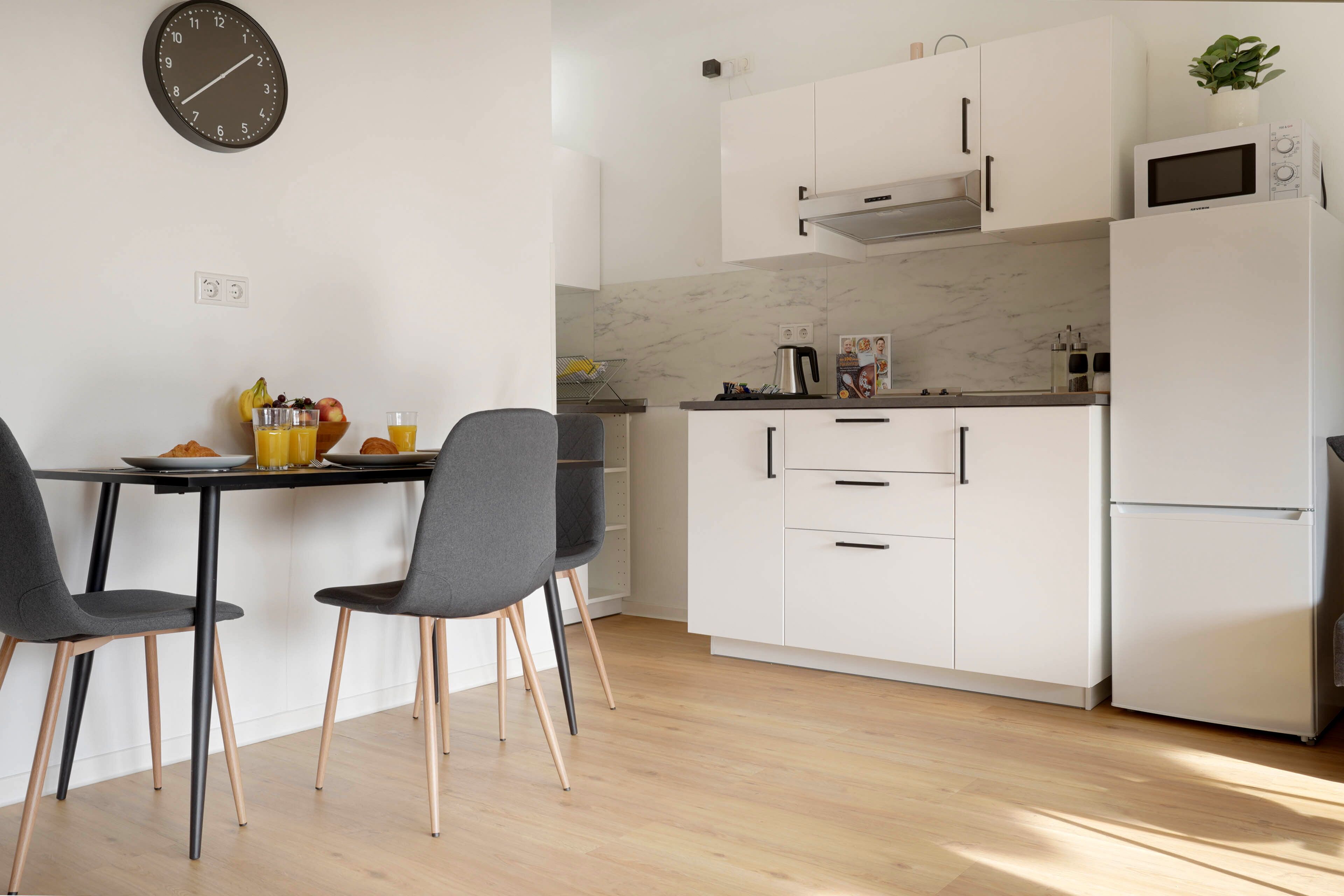 Deluxe-Apartment, 1 Schlafzimmer, Terrasse | Eigene Küche | Kühlschrank, Mikrowelle, Herdplatte, Wasserkocher mit Kaffee-/Teezubehör