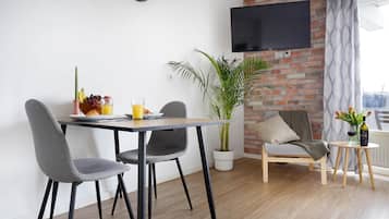 Televisión de pantalla plana de 43 pulgadas con canales por cable