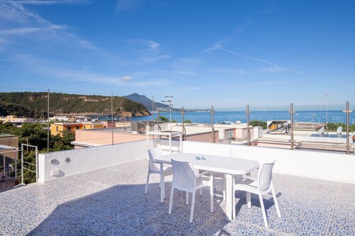 Da Procida 97 - Two Bedroom Apartment, Sleeps 5