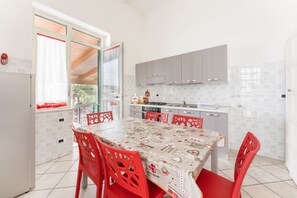 Dining - Isba Da Procida - Two Bedroom Apartment, Sleeps 5 (Procida)