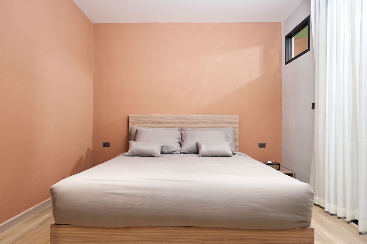 Standard Room, Garden View | 1 bedroom, minibar, free WiFi, bed sheets