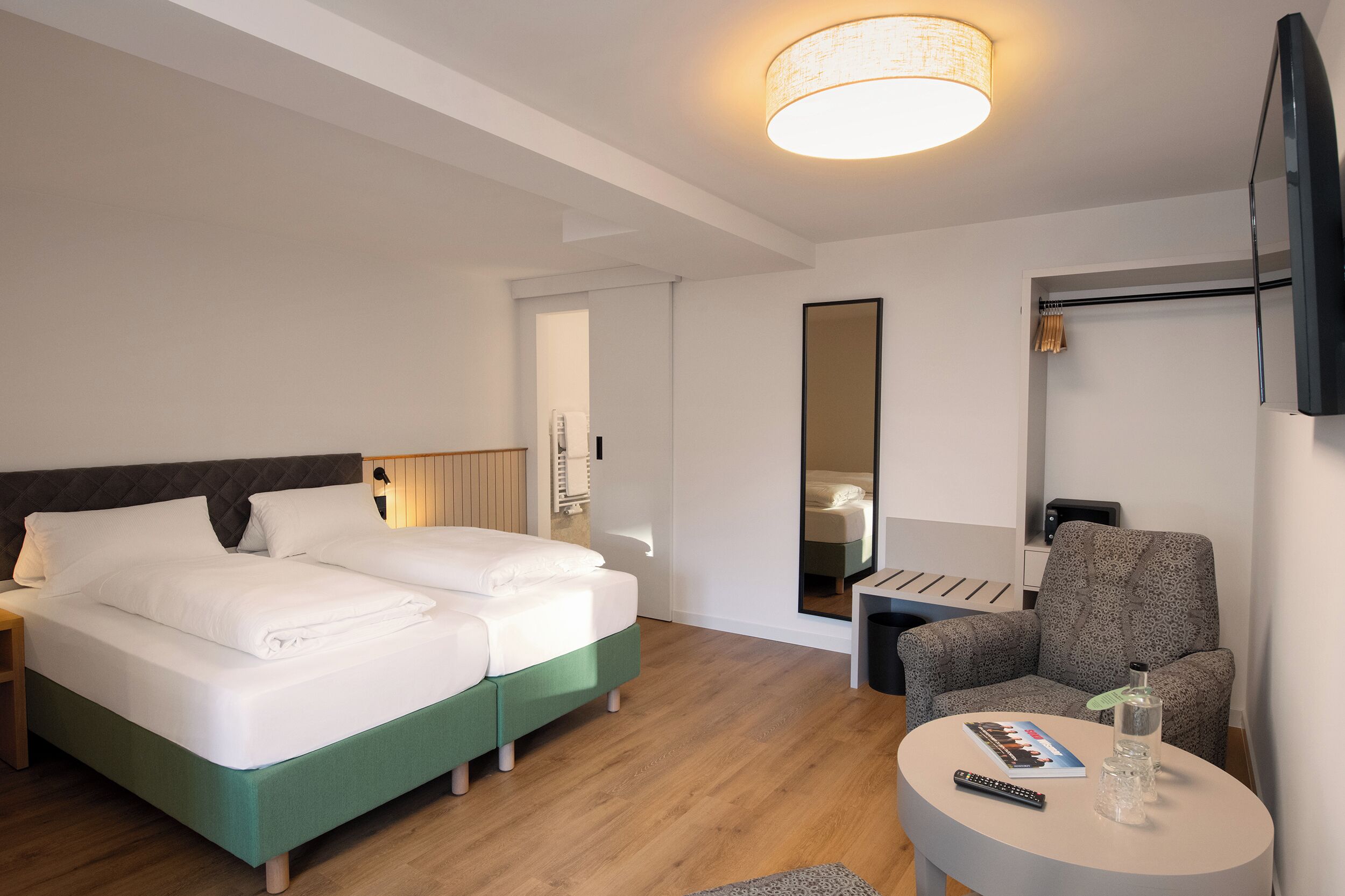 Comfort-Doppelzimmer | Hochwertige Bettwaren, Daunenbettdecken, Zimmersafe