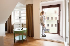 Premium bedding, down duvets, in-room safe, soundproofing - Hanse House Wismar (Wismar)