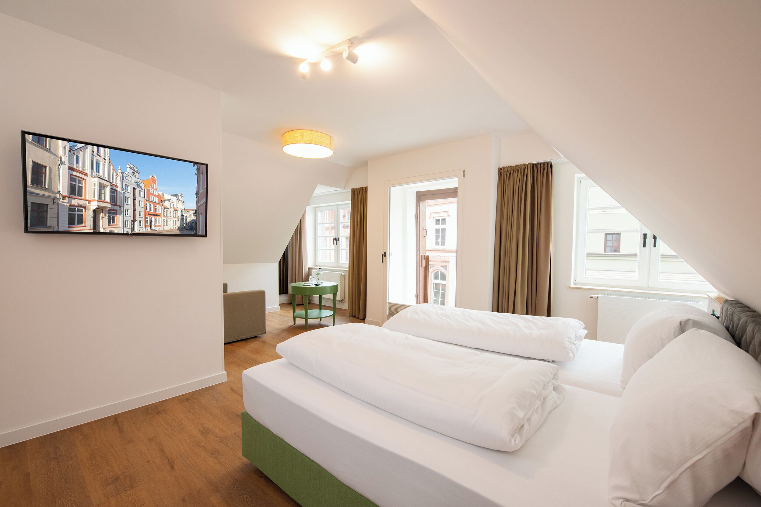 Premium bedding, down comforters, in-room safe, laptop workspace