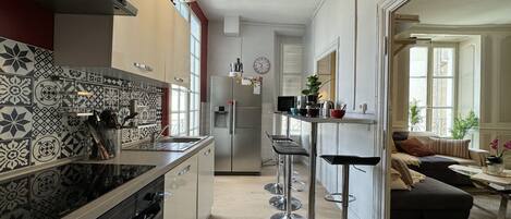 Kühlschrank, Mikrowelle, Ofen, Geschirrspüler